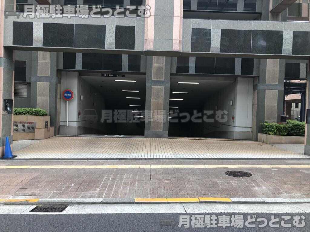 港区高輪1-23-23の月極駐車場2