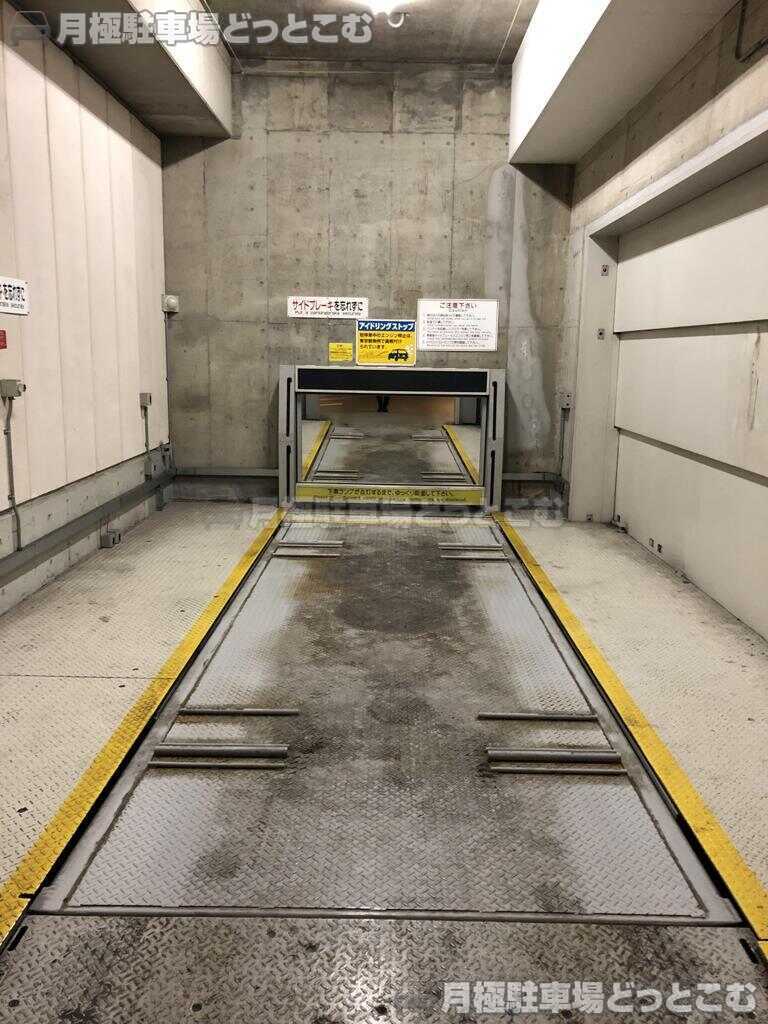 港区高輪1-23-23の月極駐車場3