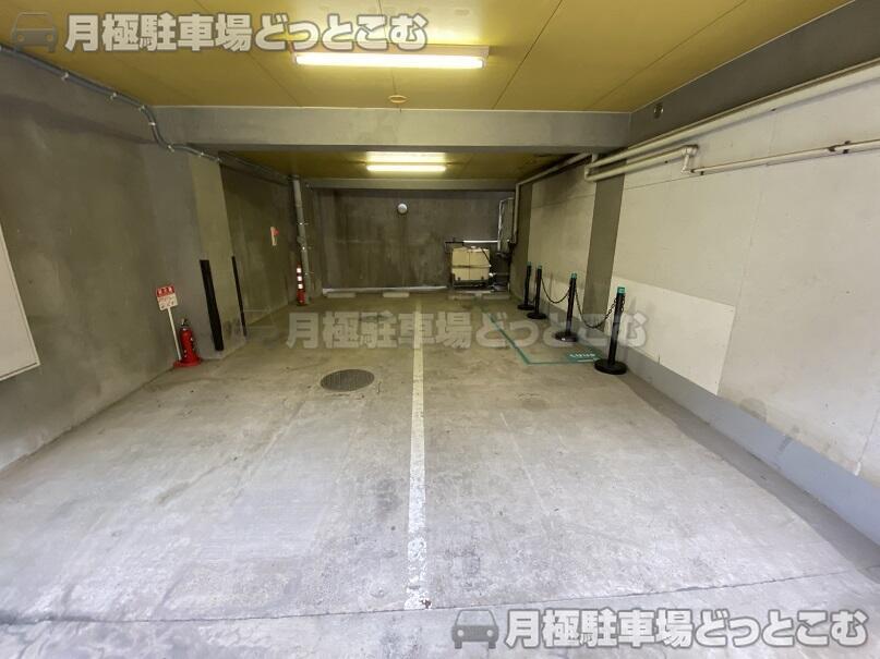 渋谷区東1-12-2の月極駐車場1