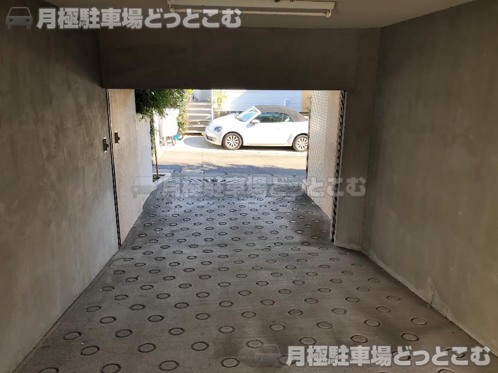 目黒区柿の木坂1-27-11の月極駐車場2