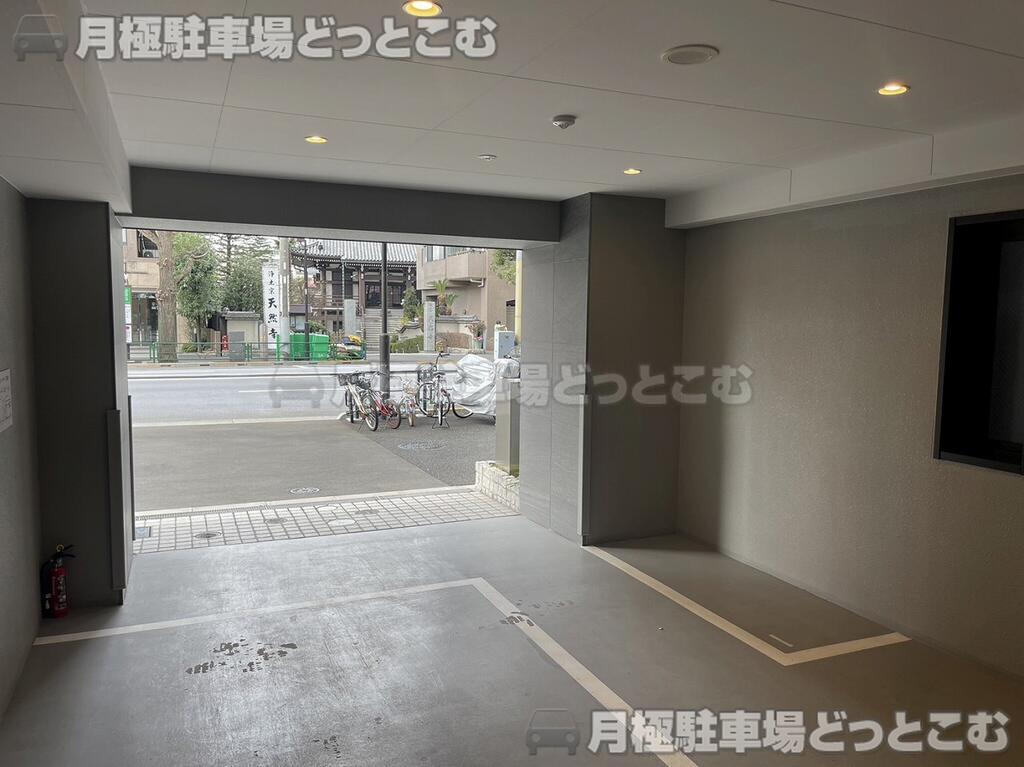 文京区本駒込3丁目30-3の月極駐車場3