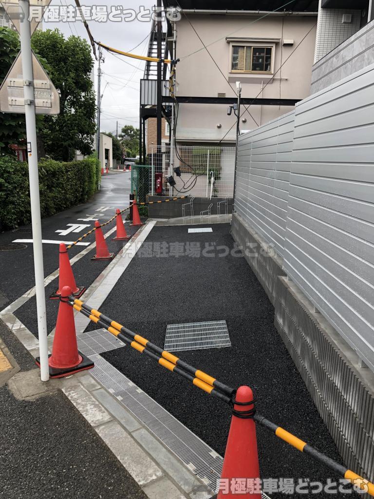狛江市東和泉2-16-25の月極駐車場2