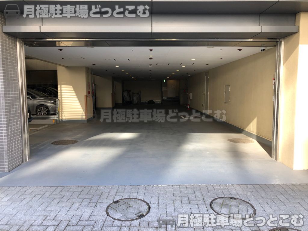 千代田区神田和泉町1-10-5の月極駐車場1