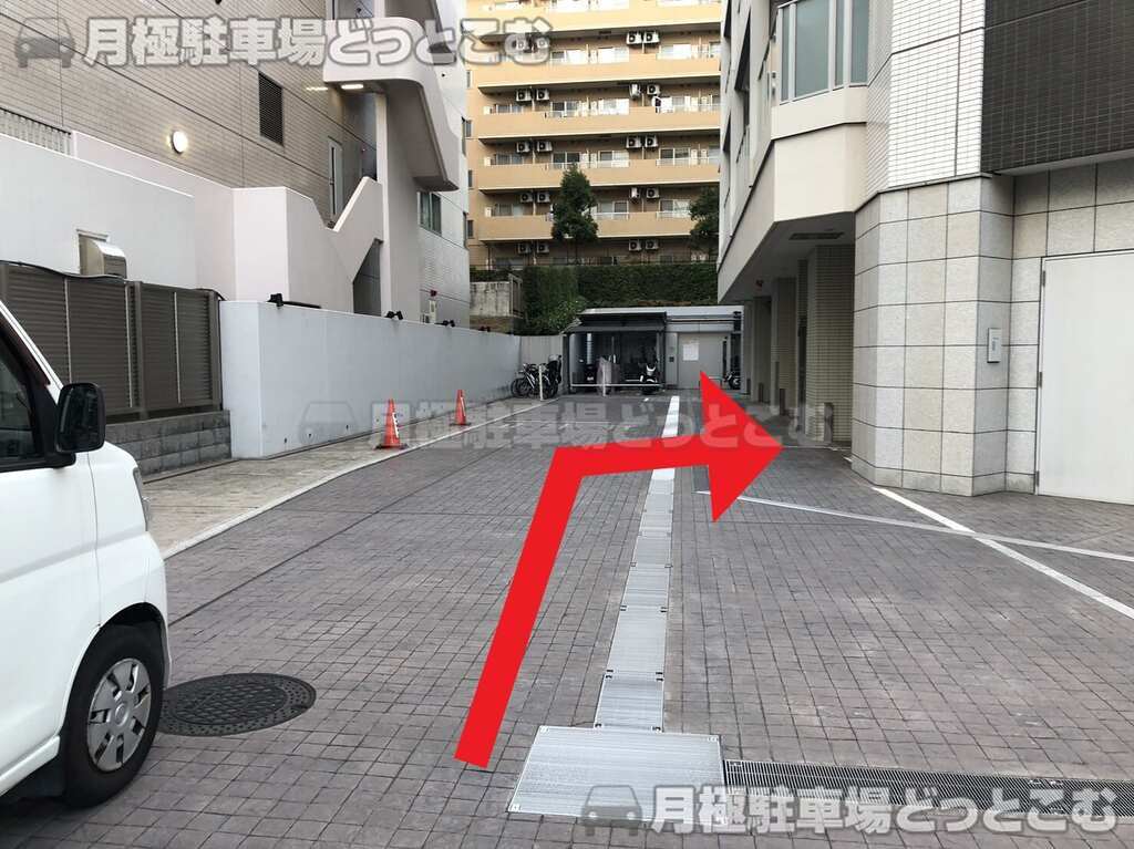 豊島区北大塚1丁目13-2の月極駐車場3