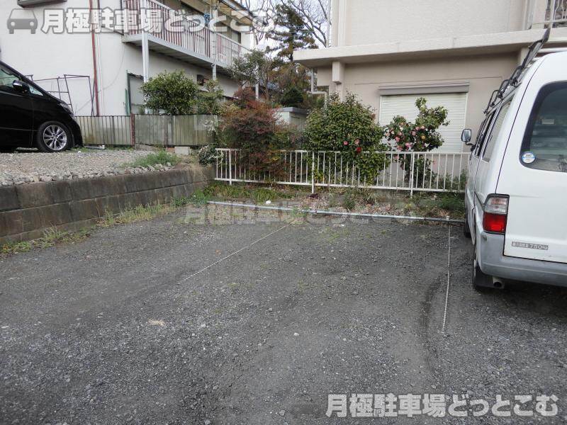 町田市成瀬台3丁目16-18の月極駐車場2