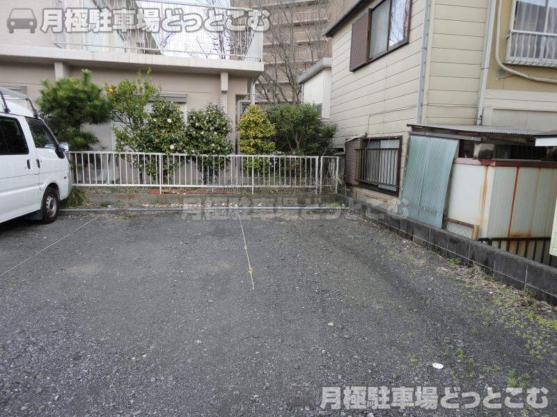 町田市成瀬台3丁目16-18の月極駐車場3