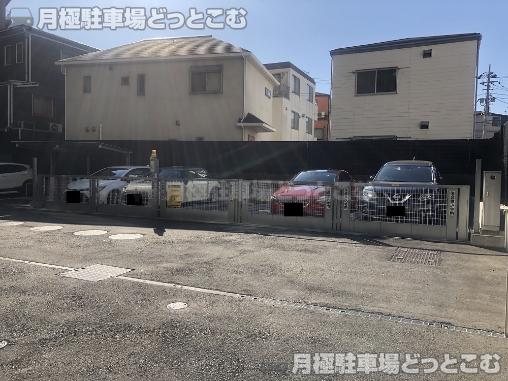 目黒区中目黒4-8-8の月極駐車場1