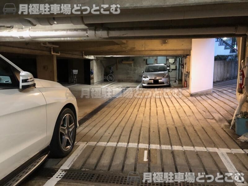 文京区本駒込6-3-7の月極駐車場2