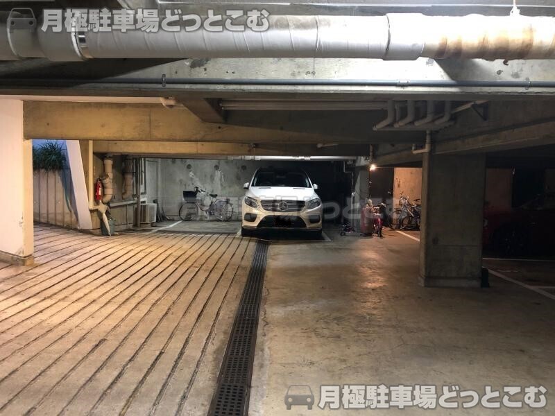 文京区本駒込6-3-7の月極駐車場3