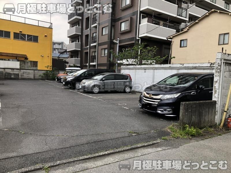 足立区足立4-13-31の月極駐車場1