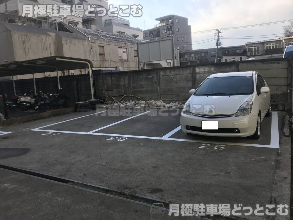 杉並区下高井戸2-10-21の月極駐車場3