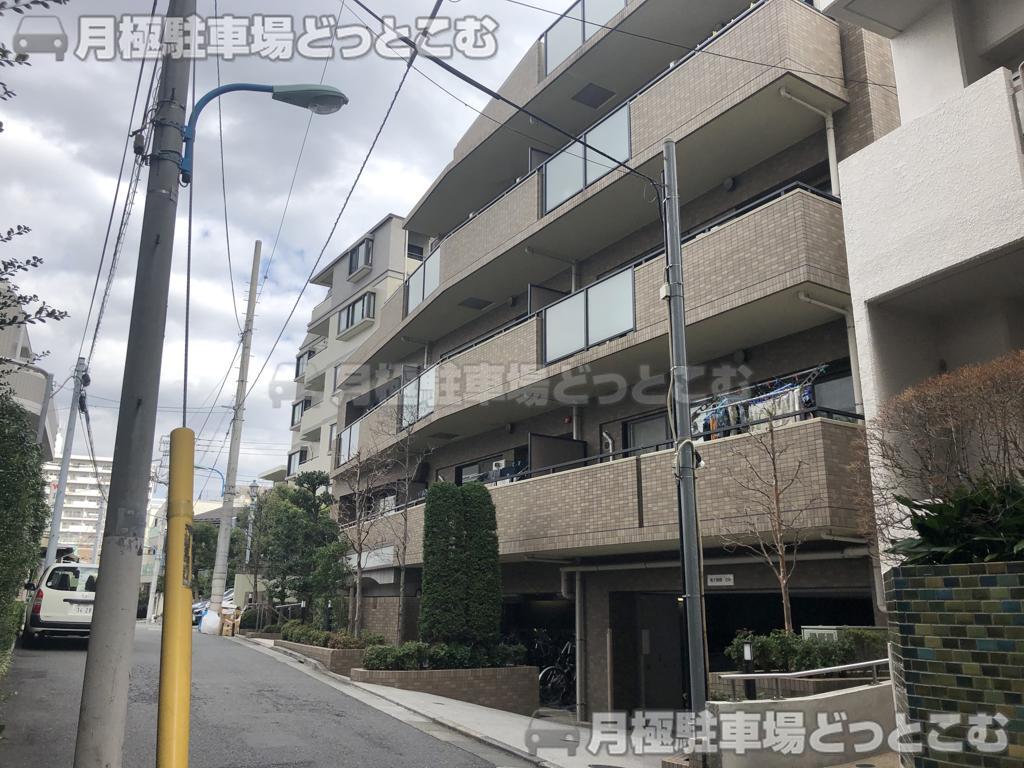 新宿区市谷山伏町2-11の月極駐車場3