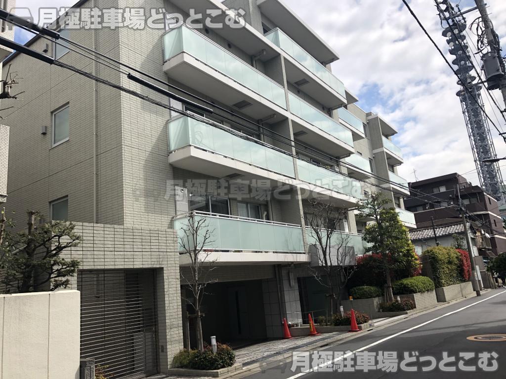 新宿区市谷仲之町3-10の月極駐車場3