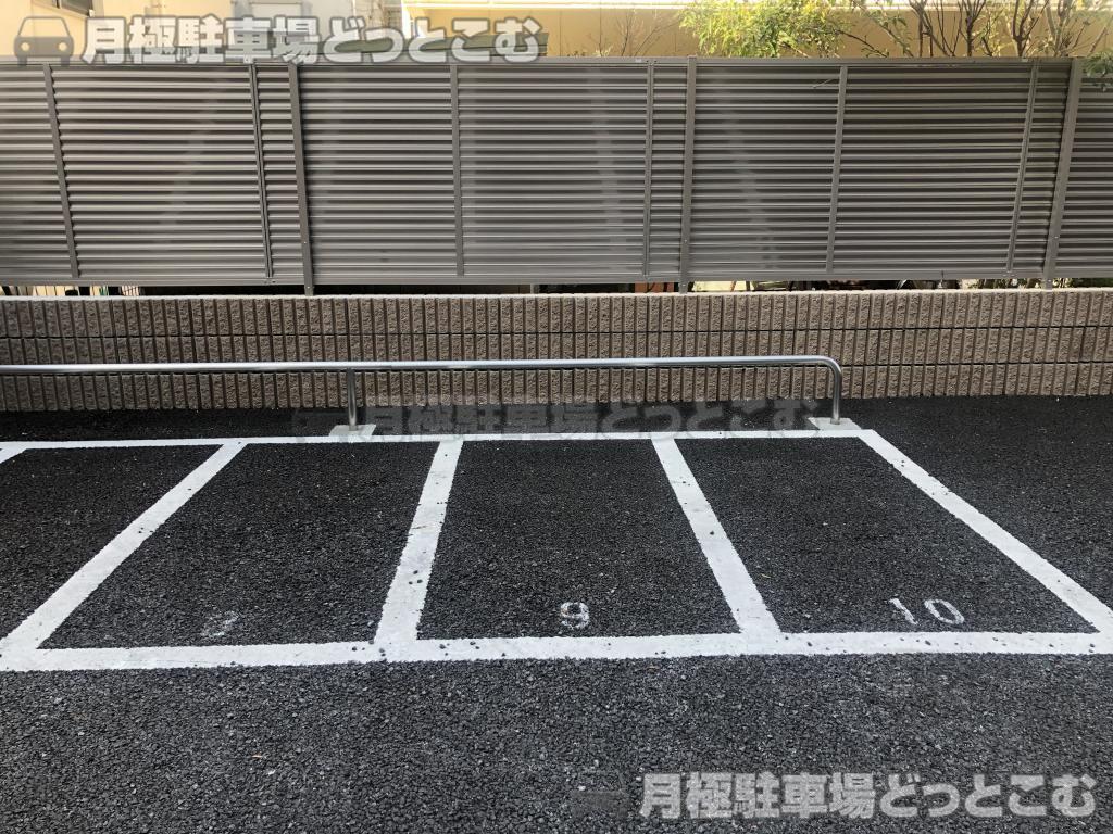 世田谷区玉堤1-16-23の月極駐車場1