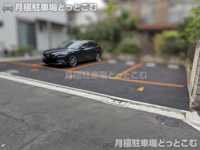 足立区足立三丁目3番15号の月極駐車場1