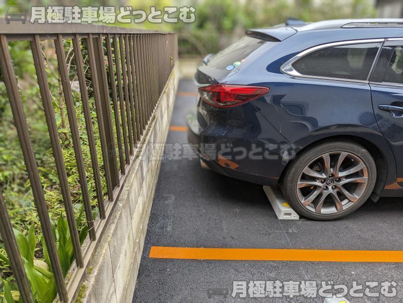 足立区足立三丁目3番15号の月極駐車場2