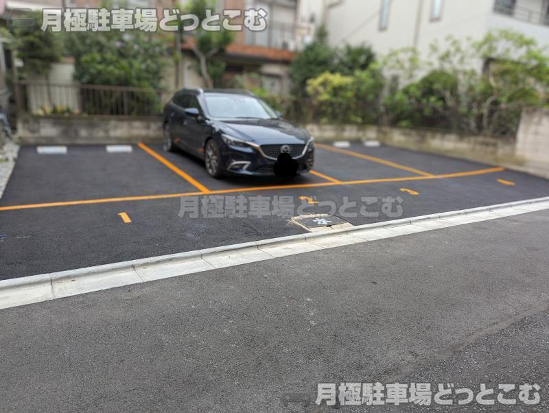 足立区足立三丁目3番15号の月極駐車場3