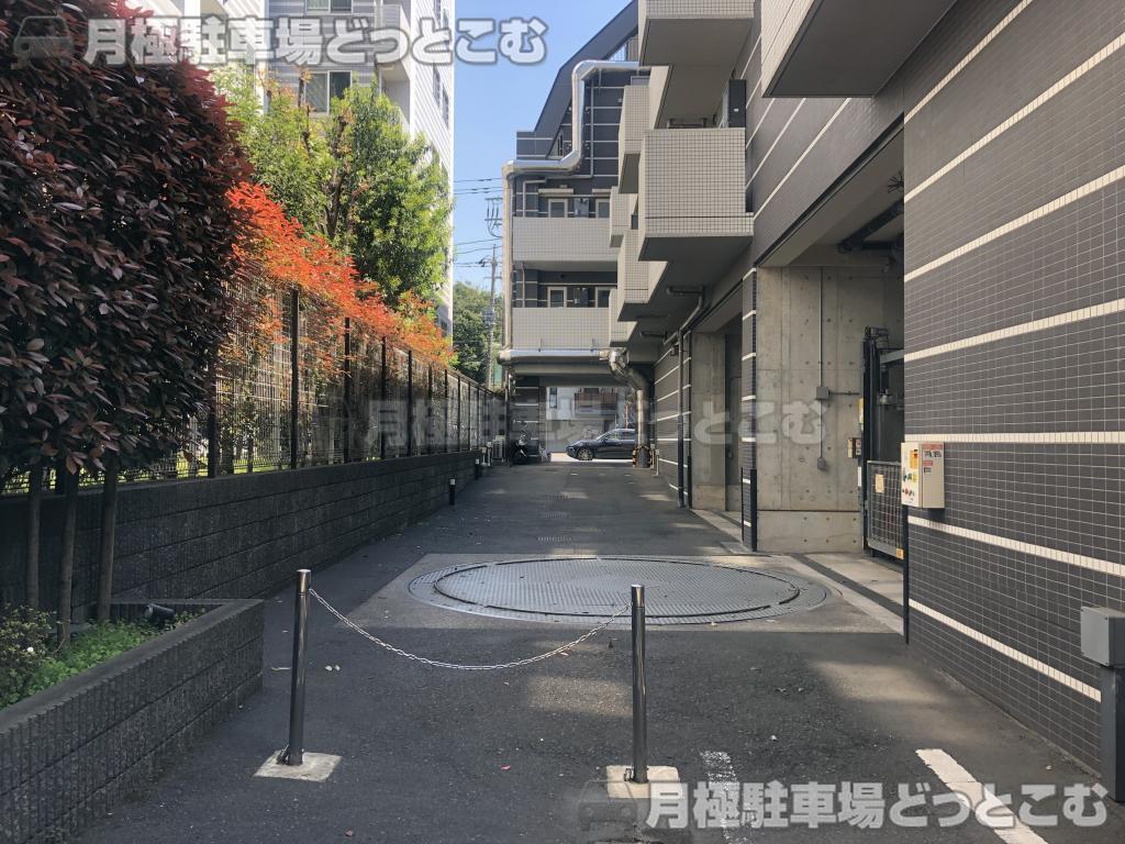 世田谷区太子堂1-3-39の月極駐車場2