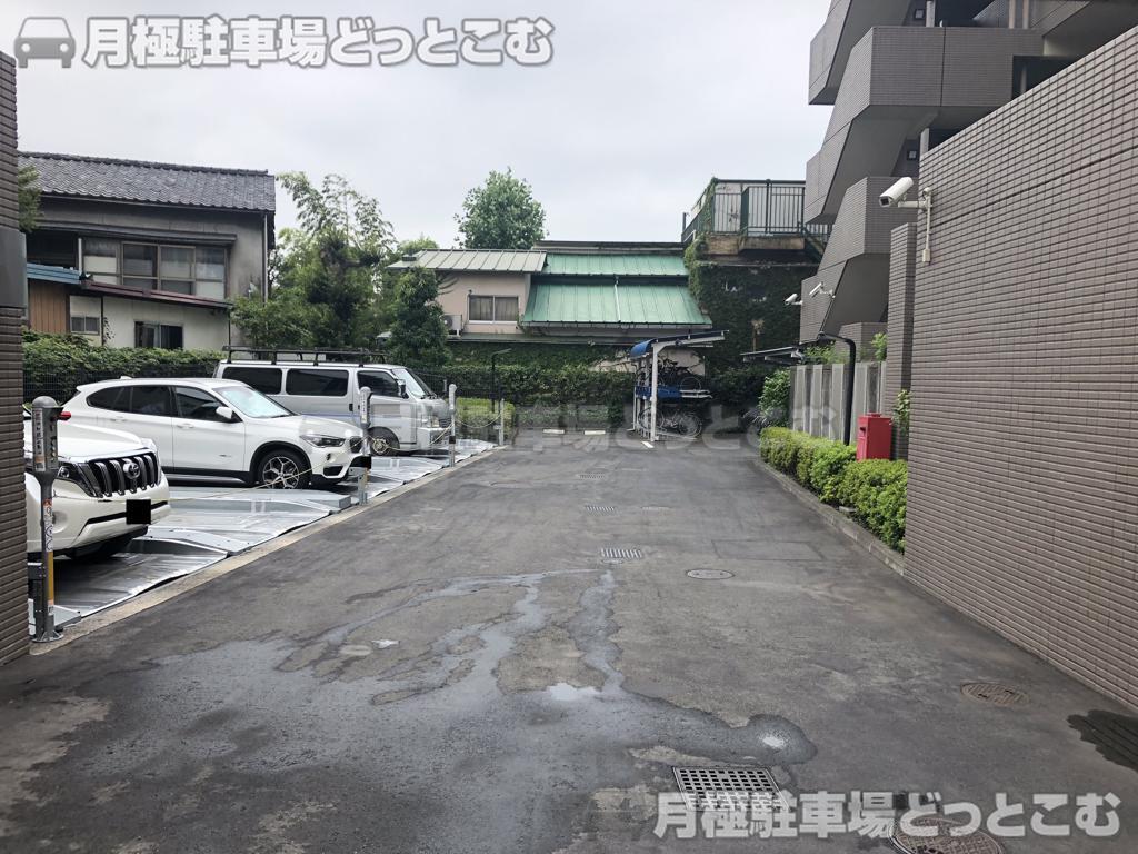 世田谷区用賀2-18-13の月極駐車場2