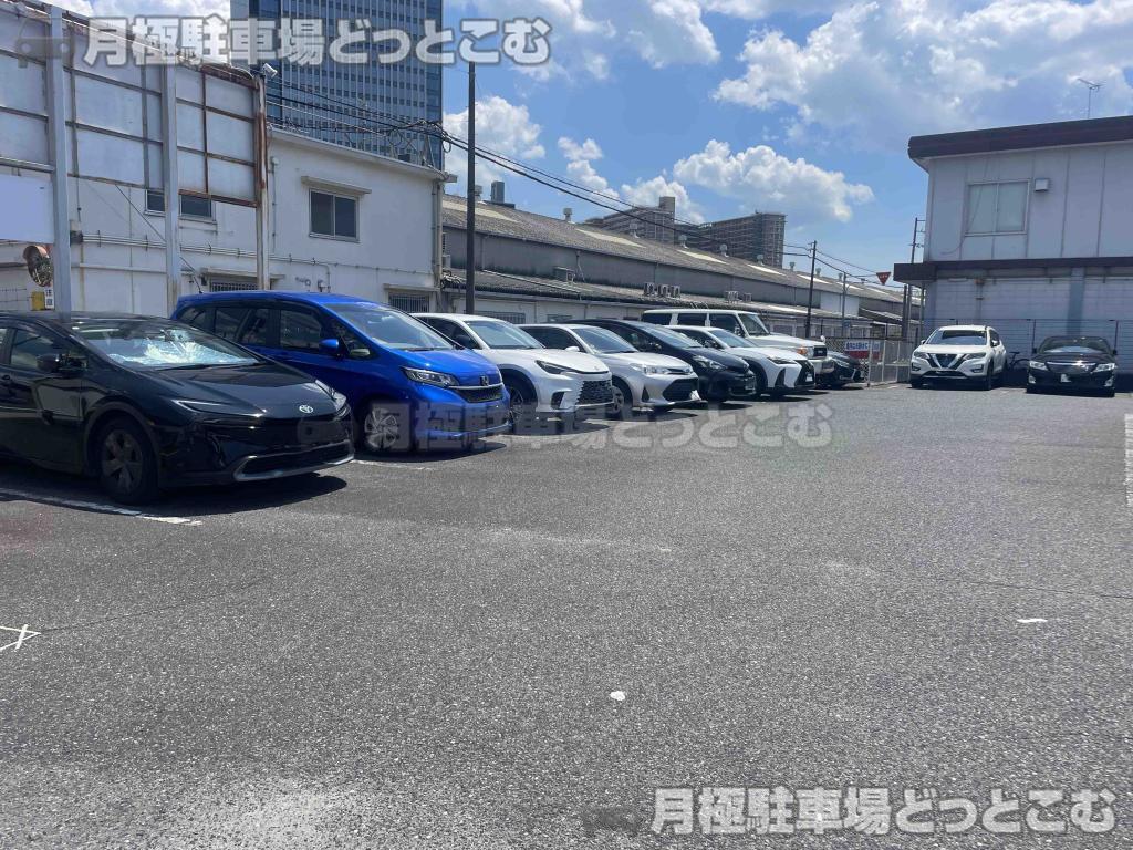 名古屋市中村区太閤1-1502番2の月極駐車場3