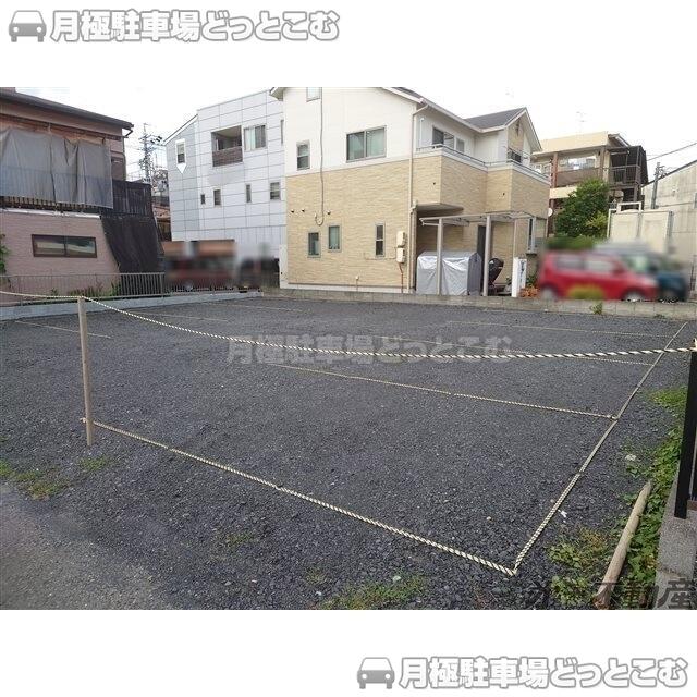 静岡市駿河区馬渕2丁目7-26の月極駐車場1