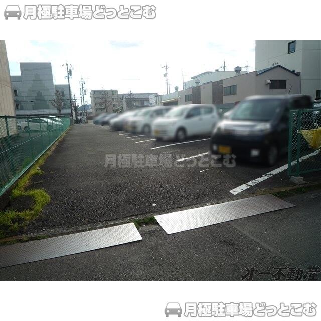 静岡市葵区茶町1丁目16-1の月極駐車場1