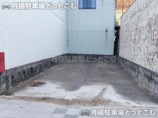 静岡市葵区田町4丁目7番6の月極駐車場1