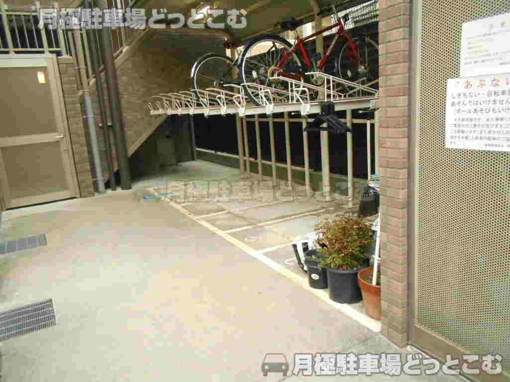 大阪市淀川区宮原5-4-8の月極駐車場1