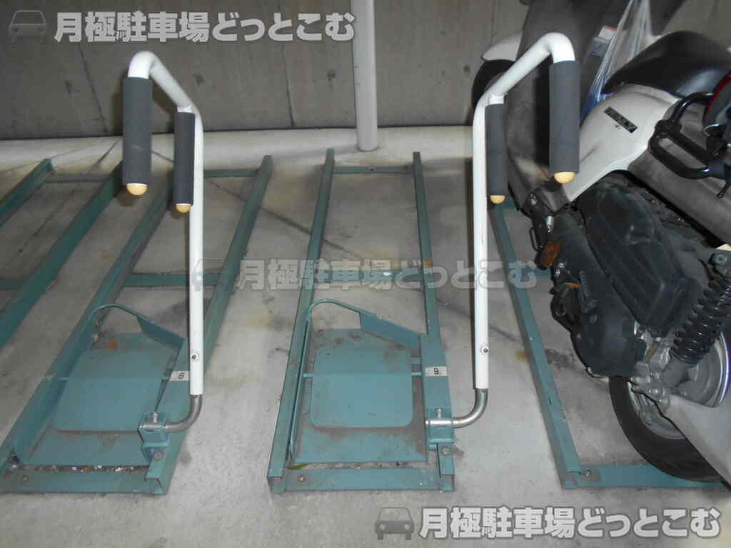 大阪市中央区島町1-2-12の月極駐車場3