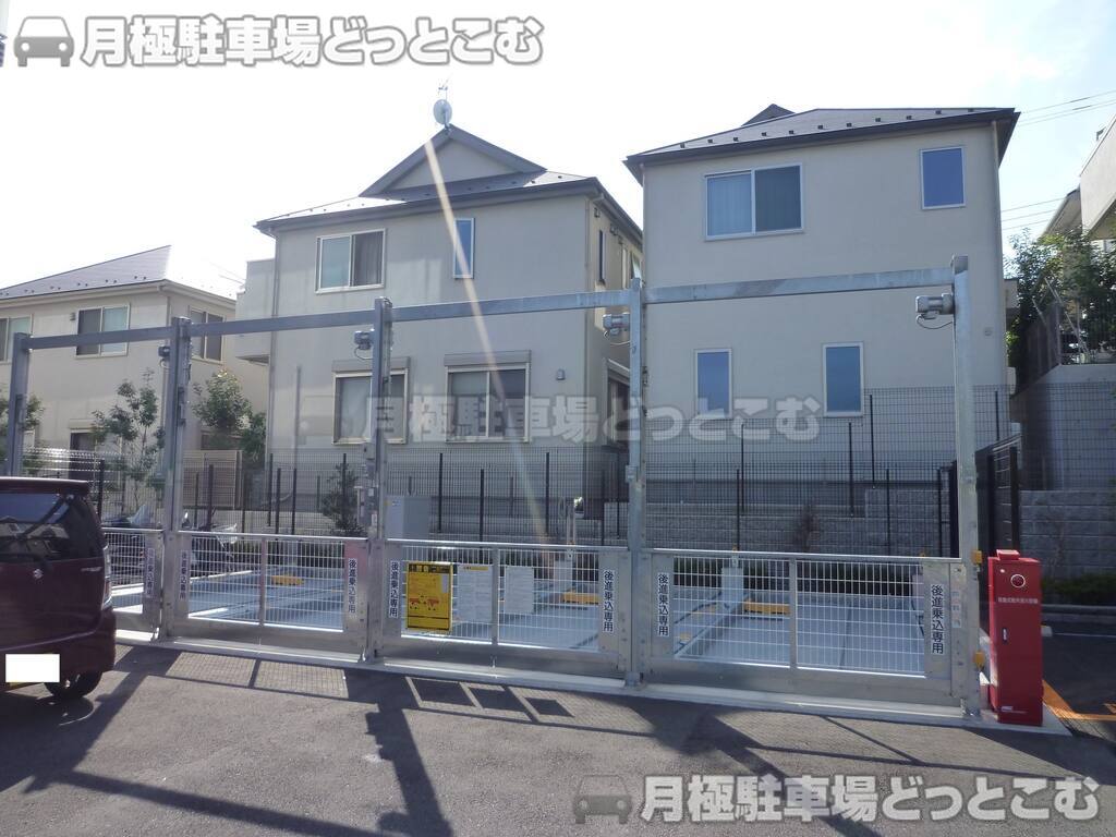 川崎市宮前区馬絹6-8-16の月極駐車場1