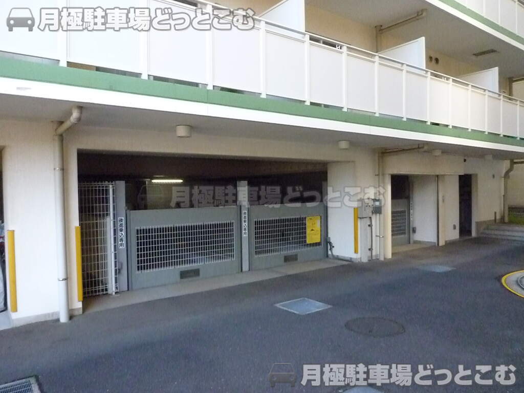 横浜市都筑区北山田2-2-27の月極駐車場1