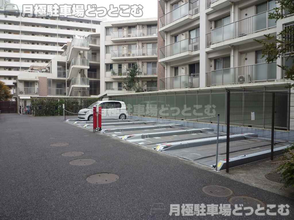新宿区新宿7-26-23の月極駐車場1