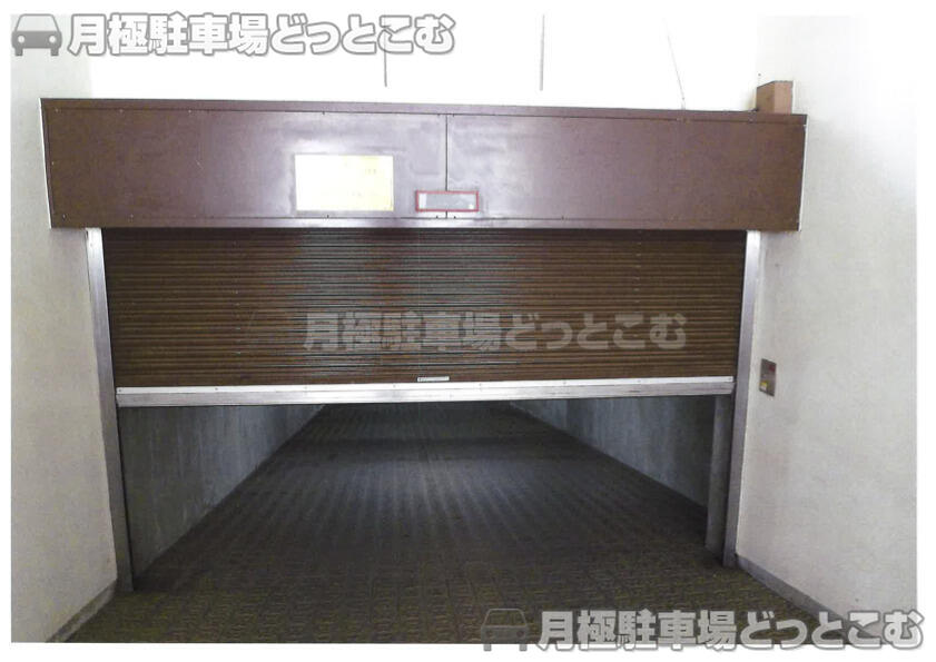 新宿区大京町20-4付近の月極駐車場2