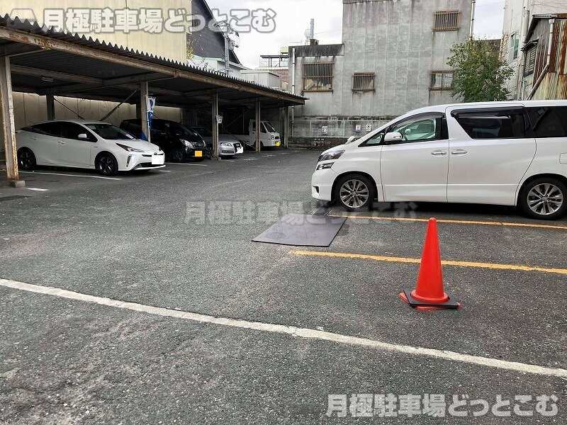 飯塚市飯塚5-40の月極駐車場1