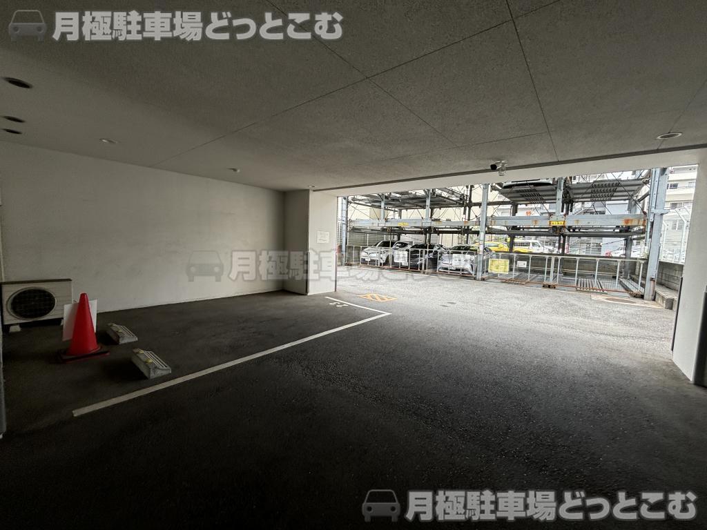 名古屋市東区葵1-13-6の月極駐車場2