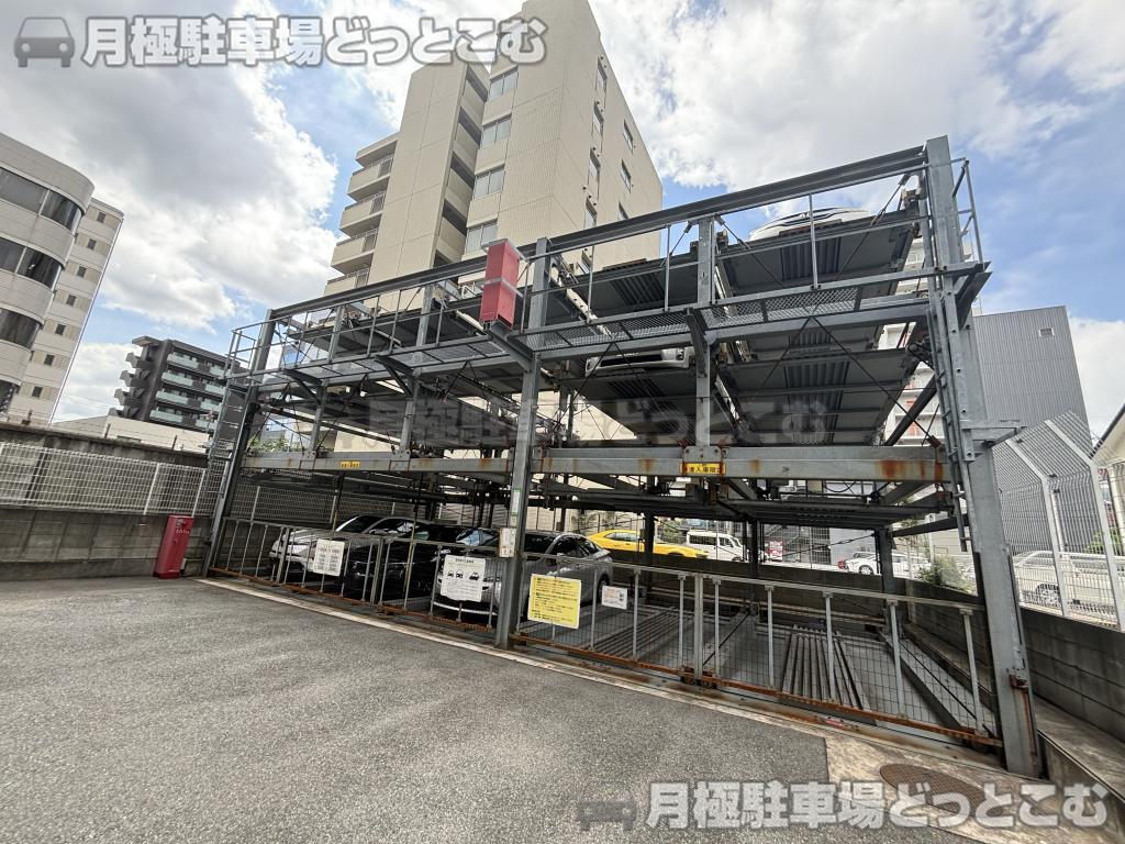 名古屋市東区葵1-13-6の月極駐車場3