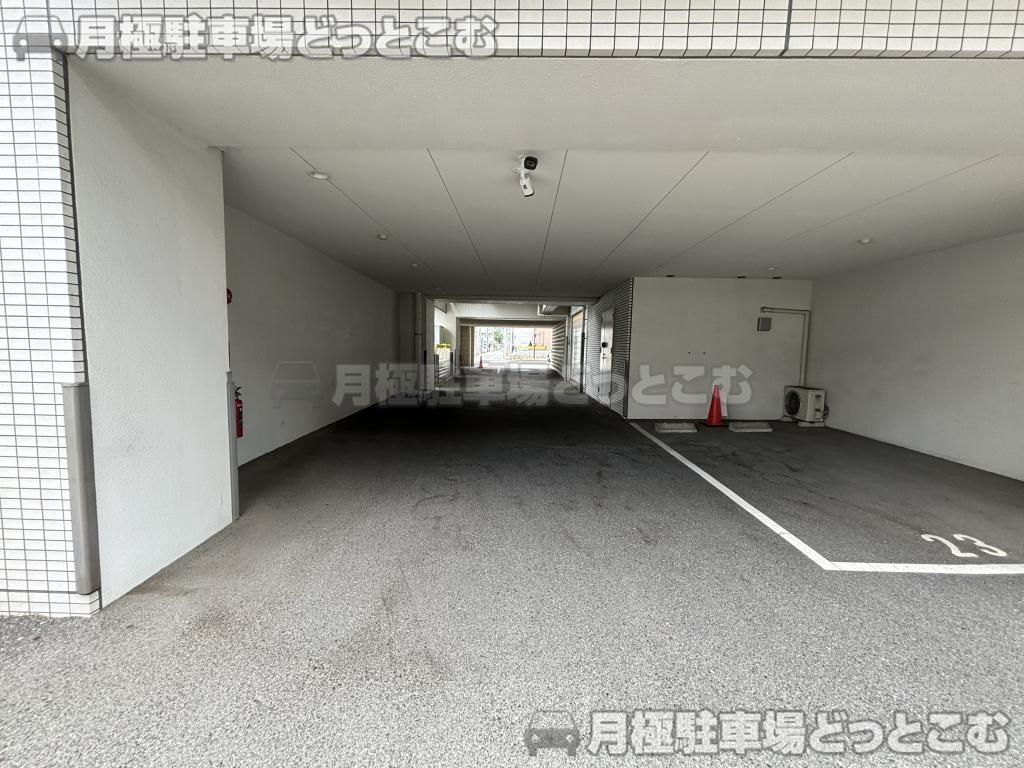 名古屋市東区葵1-13-6の月極駐車場8