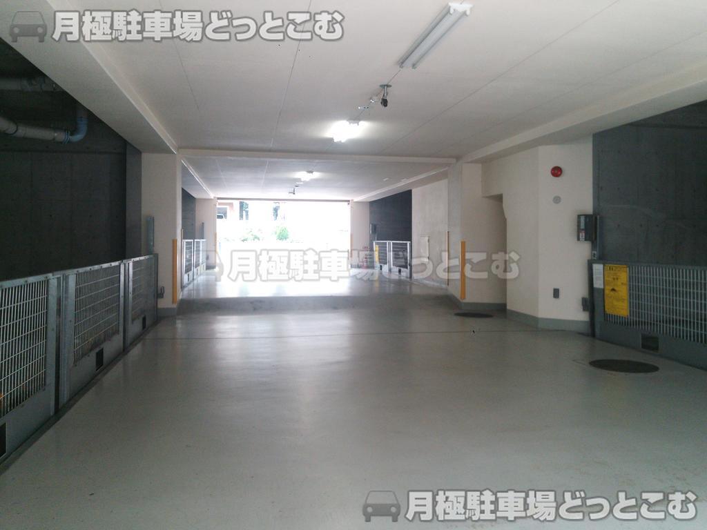 横浜市神奈川区広台太田町5-3の月極駐車場1