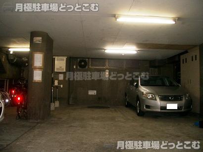 川崎市中原区新丸子町911-1の月極駐車場2