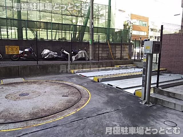 横浜市神奈川区東神奈川2-41-2の月極駐車場2