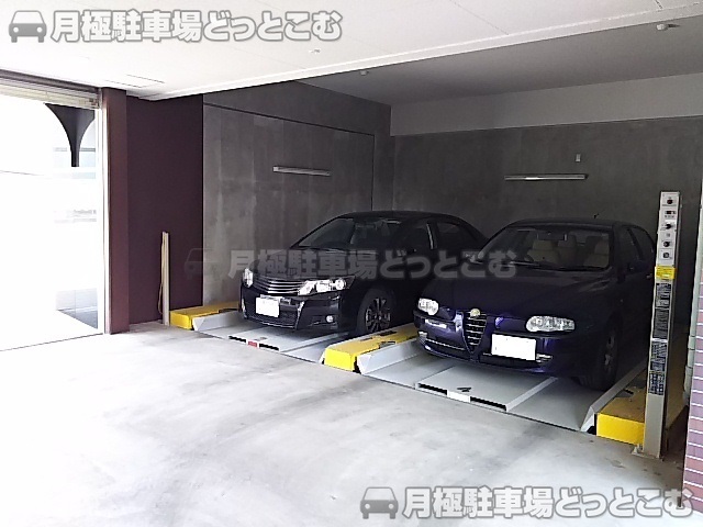 横浜市神奈川区東神奈川2-41-2の月極駐車場3