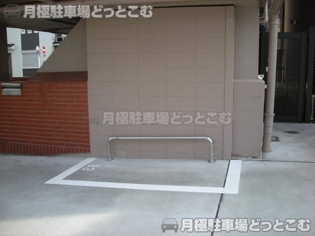 横浜市磯子区丸山2-23-5の月極駐車場2