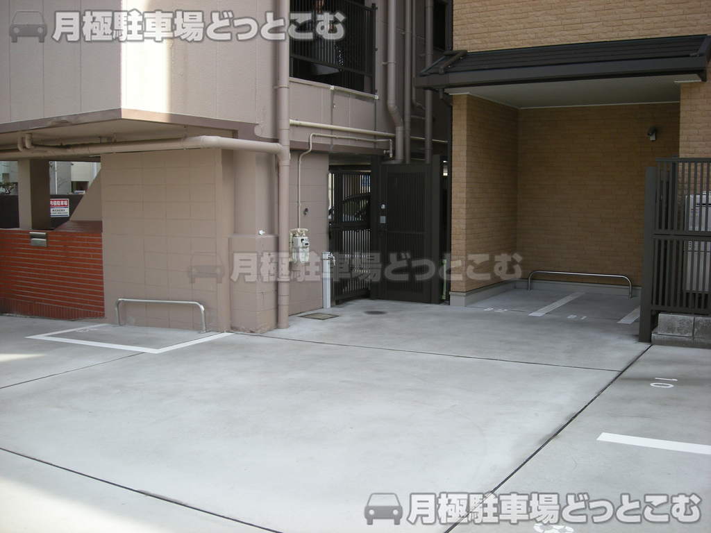 横浜市磯子区丸山2-23-5の月極駐車場3