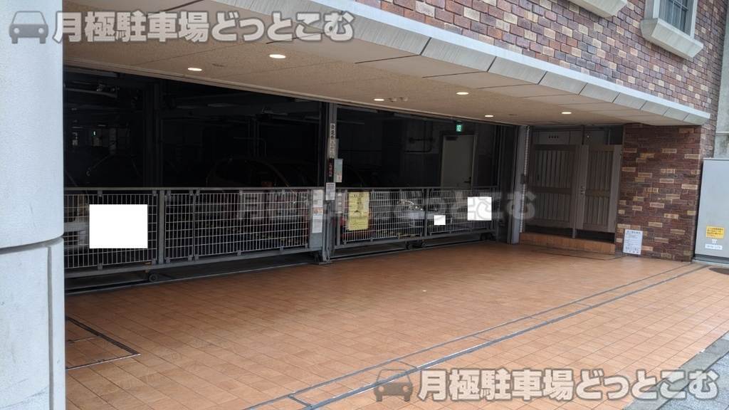 横浜市中区長者町5丁目68-1の月極駐車場1