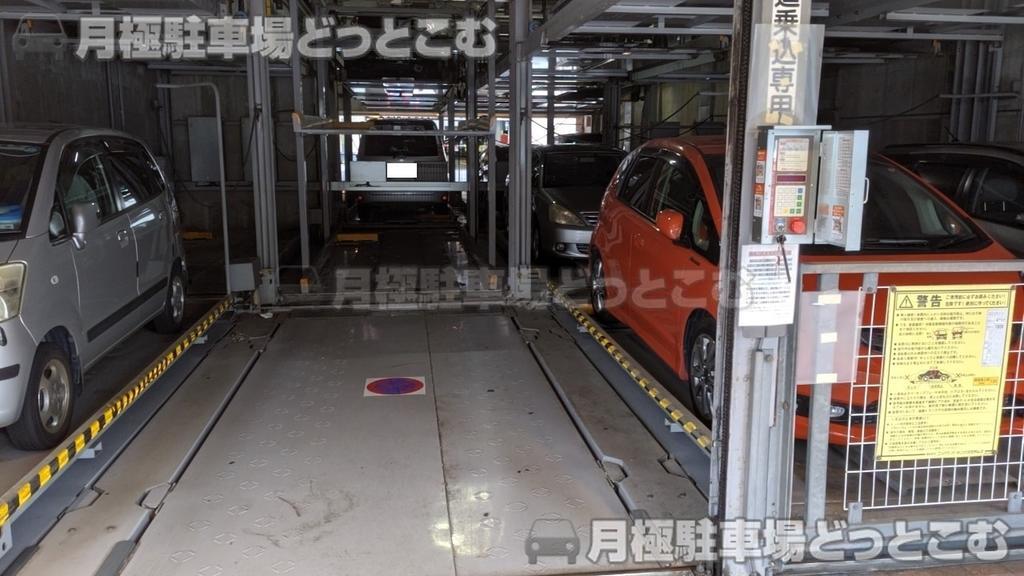 横浜市中区長者町5丁目68-1の月極駐車場3
