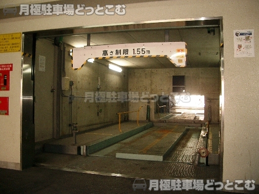 横浜市中区万代町1-2-12の月極駐車場2