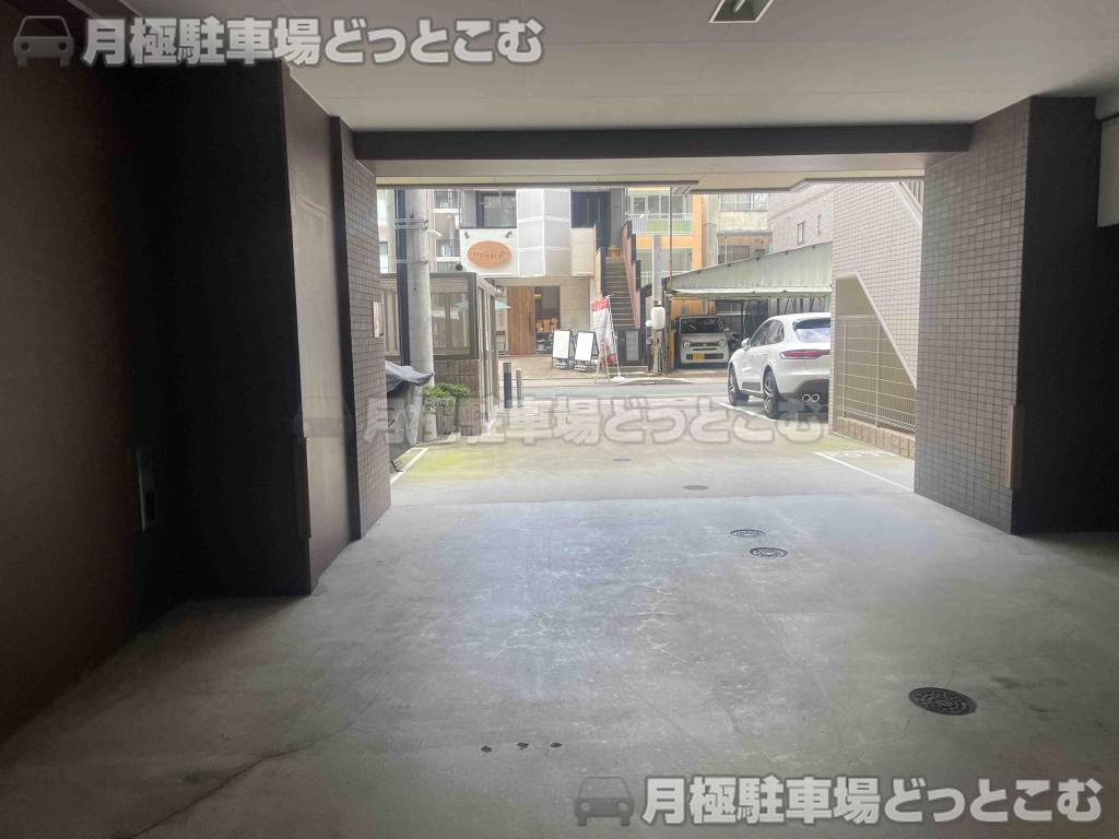 名古屋市中村区名駅南1の月極駐車場3