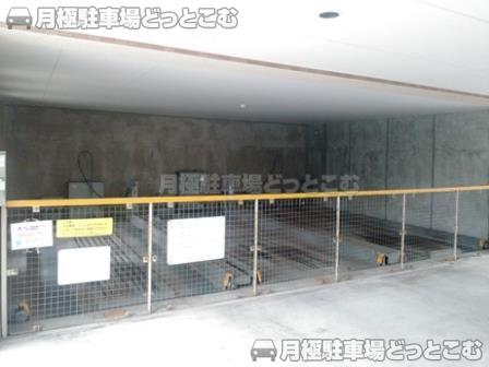 横浜市南区高根町1-4-17の月極駐車場2