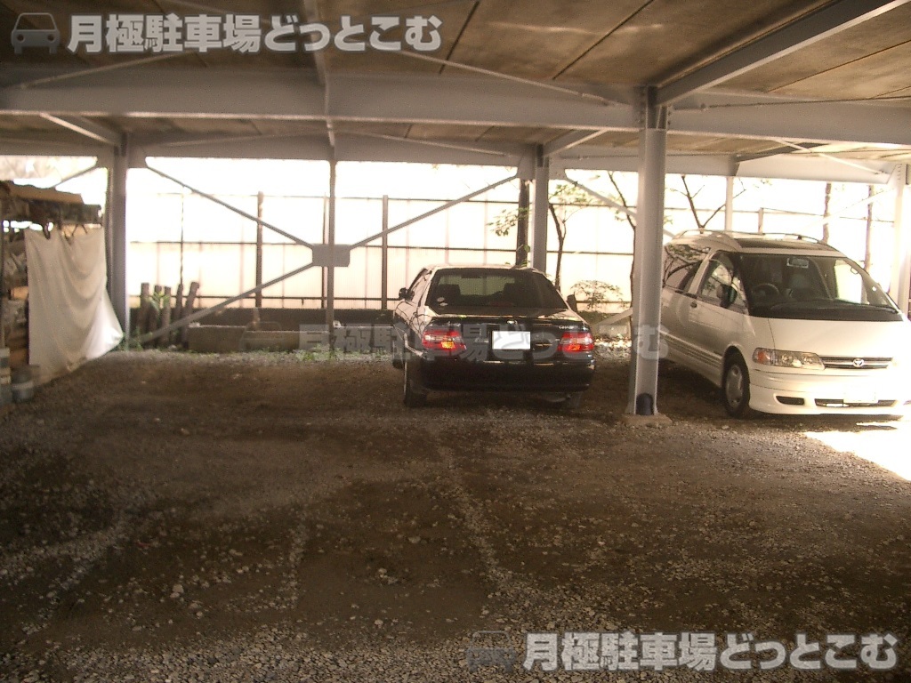 横浜市磯子区丸山1-20-1の月極駐車場1