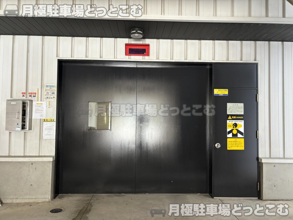 名古屋市東区葵1丁目16-29の月極駐車場5